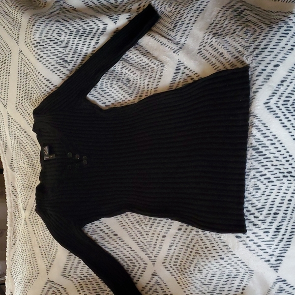 Black top - Picture 2 of 7